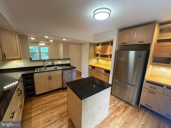 Vienna, VA 22180,1123 MOOREFIELD HILL CT SW