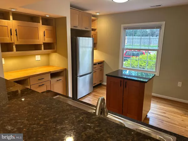 Vienna, VA 22180,1123 MOOREFIELD HILL CT SW