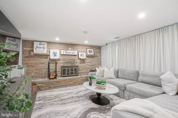 Delran, NJ 08075,2 DARTMOUTH DR