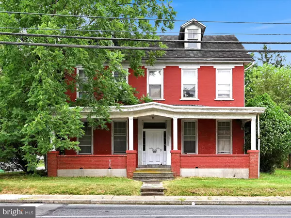 1006 COLEBROOK RD, Lebanon, PA 17042