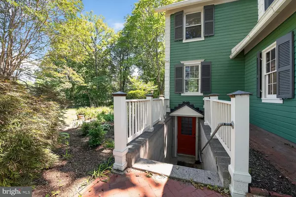 Hamilton, VA 20158,100 E COLONIAL HWY