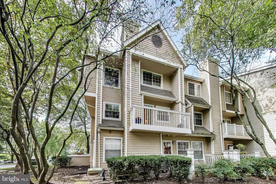 5821 INMAN PARK CIR #400, Rockville, MD 20852