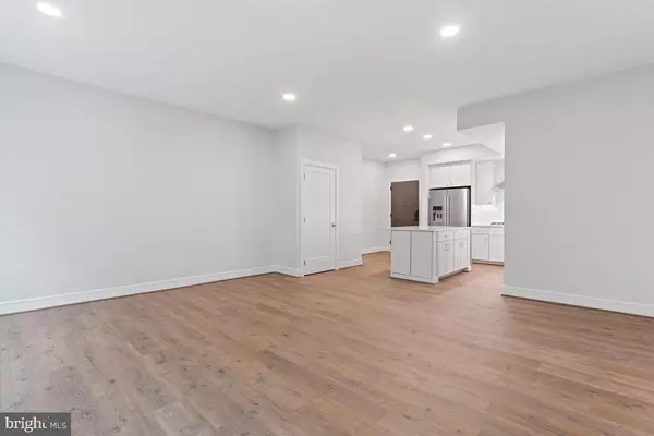Alexandria, VA 22314,635 SLATERS LN #109