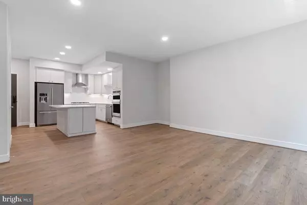 Alexandria, VA 22314,635 SLATERS LN #109