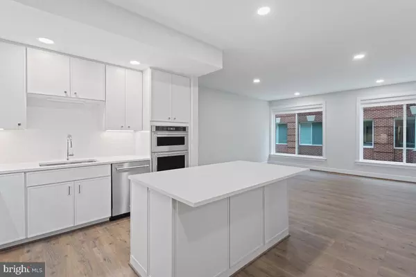 635 SLATERS LN #109, Alexandria, VA 22314