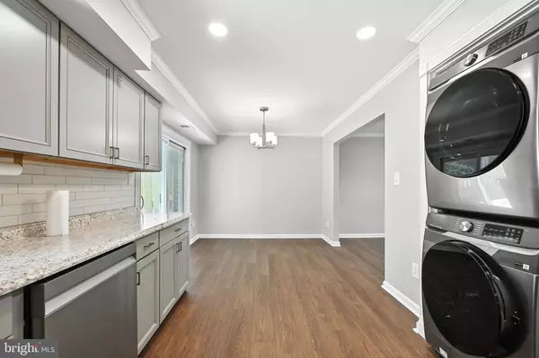 Sterling, VA 20164,907 WINDSOR CT
