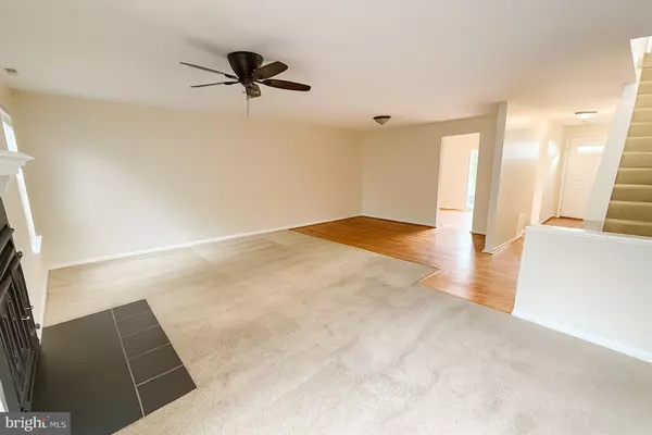 Chantilly, VA 20151,4127 WEEPING WILLOW CT #142-A