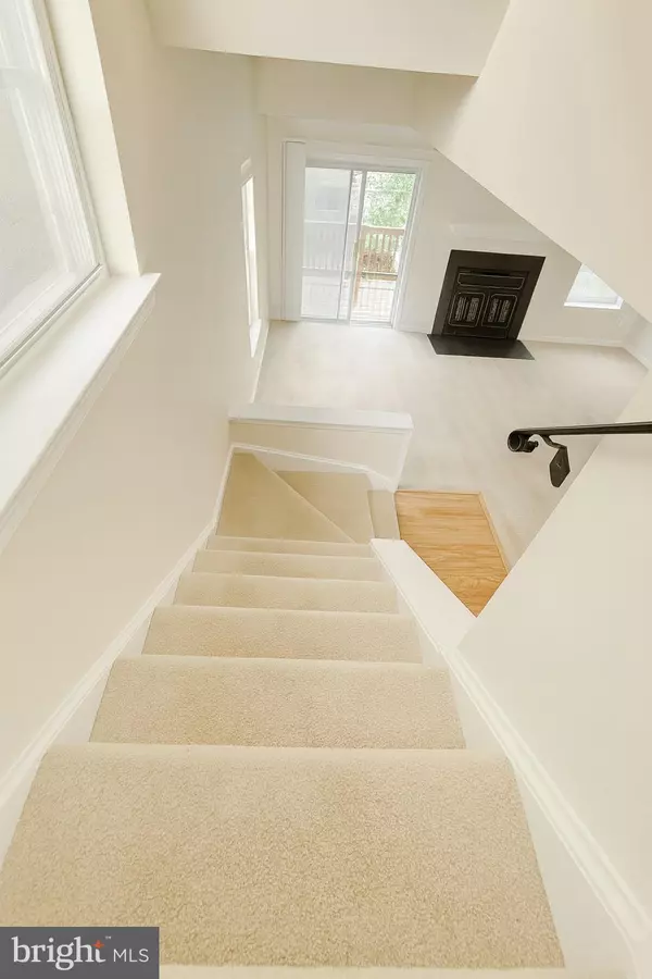 Chantilly, VA 20151,4127 WEEPING WILLOW CT #142-A