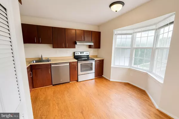 Chantilly, VA 20151,4127 WEEPING WILLOW CT #142-A