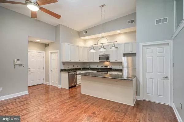 Philadelphia, PA 19106,6-10 S STRAWBERRY ST #14