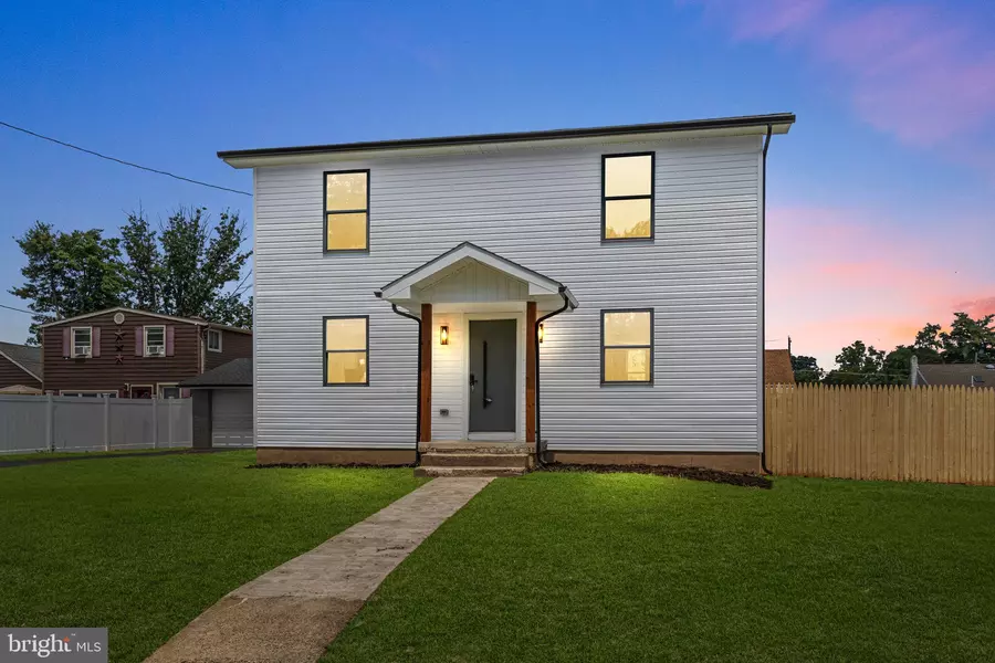 2151 MAPLE AVE, Croydon, PA 19021