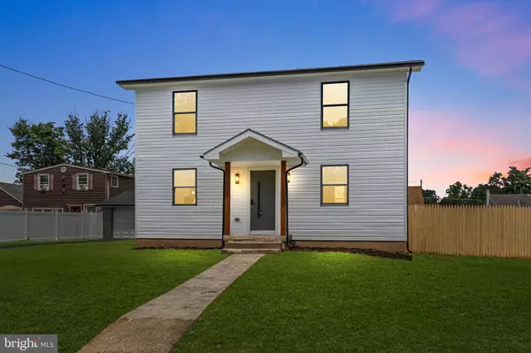 2151 MAPLE AVE, Croydon, PA 19021