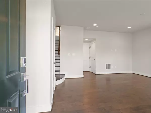 Chantilly, VA 20151,5280 RIDGEVIEW RETREAT DR