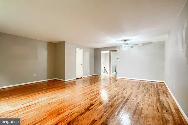 Owings Mills, MD 21117,14 ENGLEFIELD SQ