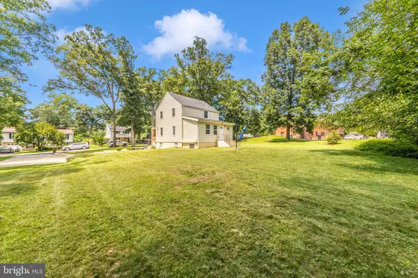 Suitland, MD 20746,5104 OAKLAND WAY