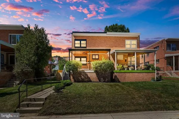 1004 GALLOWAY ST NE, Washington, DC 20011