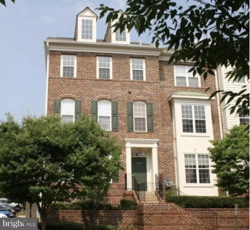 Vienna, VA 22182,8846 ASHGROVE HOUSE LN #101