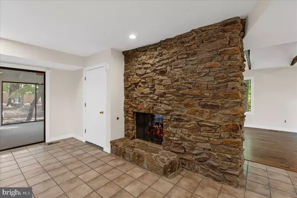 Haddonfield, NJ 08033,360 CARRIAGE HOUSE LN