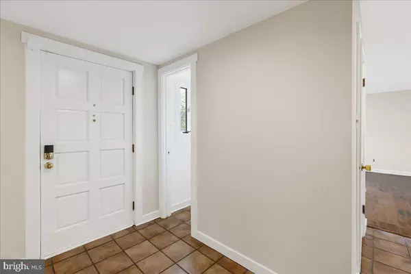 Haddonfield, NJ 08033,360 CARRIAGE HOUSE LN