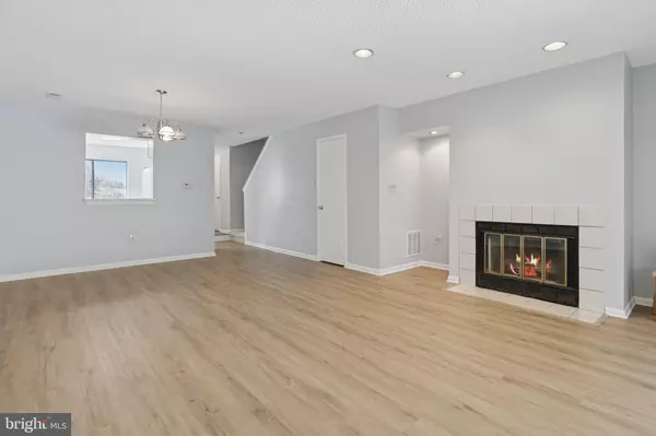 Plainsboro, NJ 08536,182 HAMPSHIRE DR