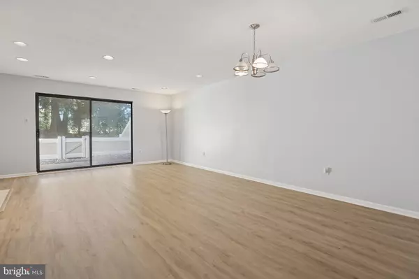 Plainsboro, NJ 08536,182 HAMPSHIRE DR