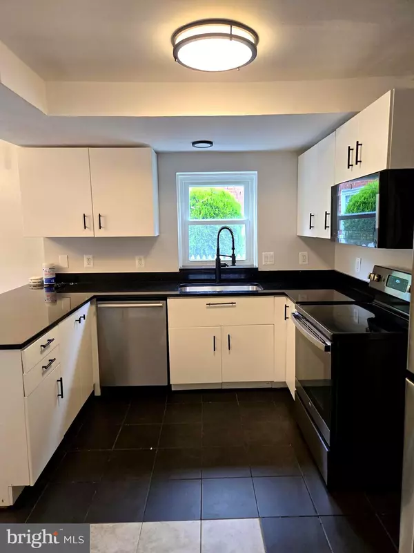 Arlington, VA 22205,1008 N ROOSEVELT ST