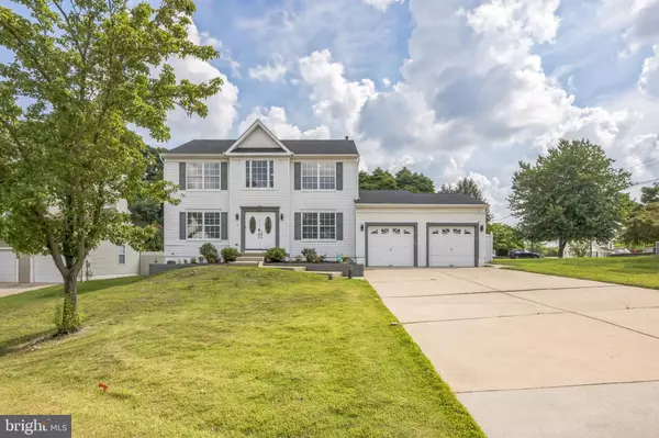 4 AUTUMN CT, Blackwood, NJ 08012
