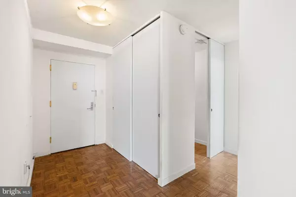 Philadelphia, PA 19106,604-36 S WASHINGTON SQ #1111