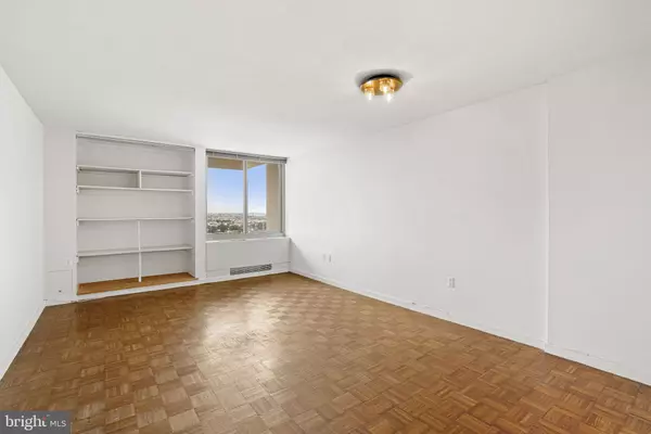 Philadelphia, PA 19106,604-36 S WASHINGTON SQ #1111