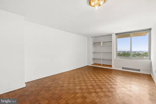 Philadelphia, PA 19106,604-36 S WASHINGTON SQ #1111