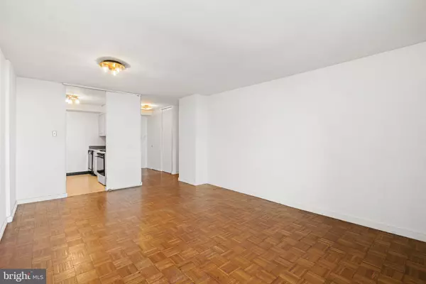 Philadelphia, PA 19106,604-36 S WASHINGTON SQ #1111