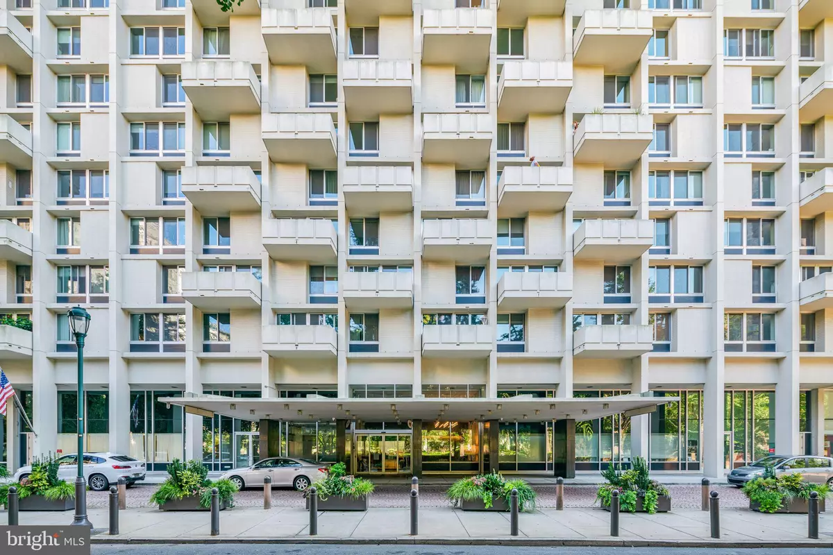 Philadelphia, PA 19106,604-36 S WASHINGTON SQ #1111