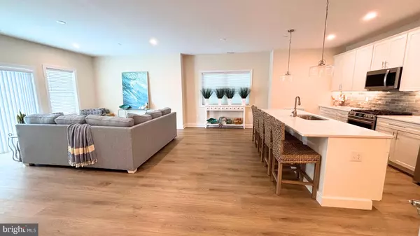 Wildwood, NJ 08260,150 E LINCOLN AVE #102