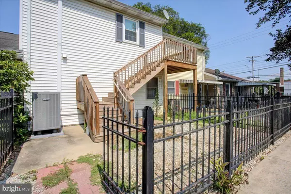 Shippensburg, PA 17257,521 W KING ST #H