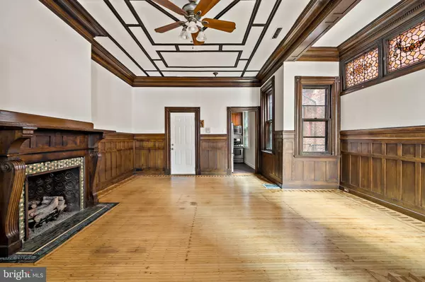 Philadelphia, PA 19102,1524 PINE ST #3