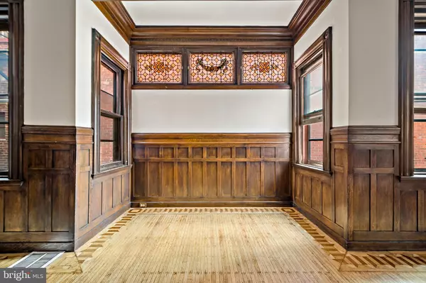 Philadelphia, PA 19102,1524 PINE ST #3