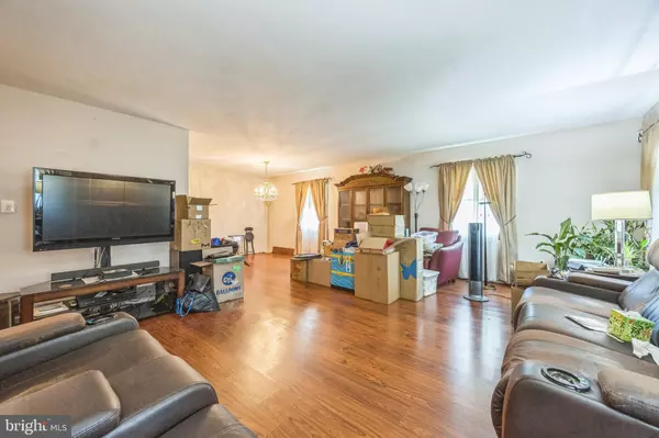 Willingboro, NJ 08046,41 HOLIDAY LN