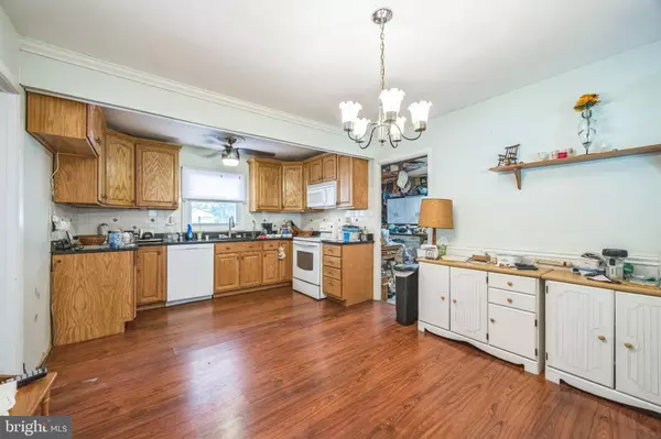 Willingboro, NJ 08046,41 HOLIDAY LN