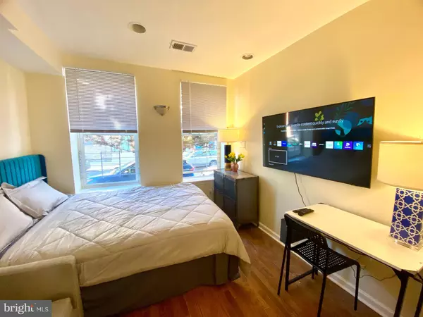 Philadelphia, PA 19147,814 S 13TH ST #PRIVATEROOMWITHBATH