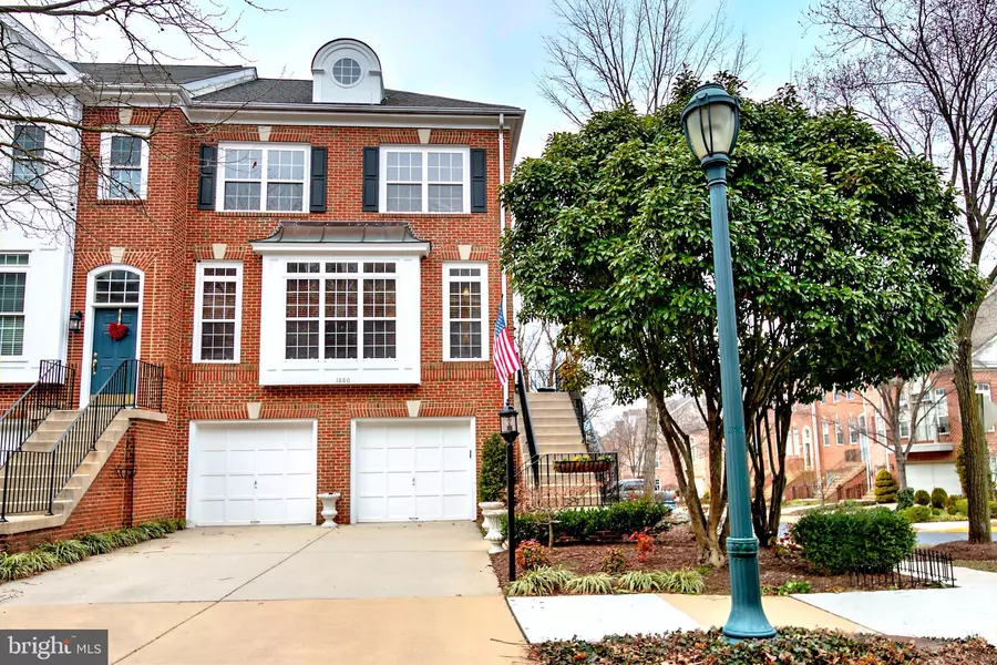 1880 CRESCENT PARK DR, Reston, VA 20190