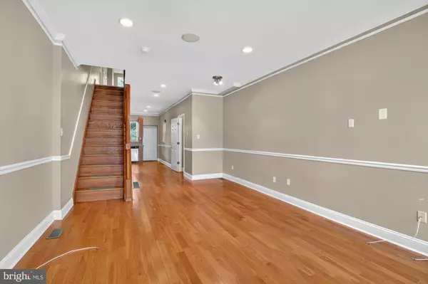 Philadelphia, PA 19145,2034 TASKER ST