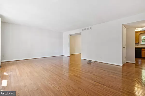 Glen Burnie, MD 21061,492 NORVELLE CT
