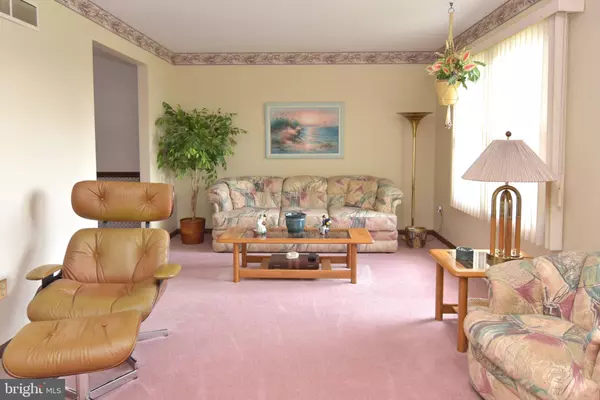 Reading, PA 19607,1522 KENHORST BLVD