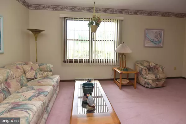 Reading, PA 19607,1522 KENHORST BLVD