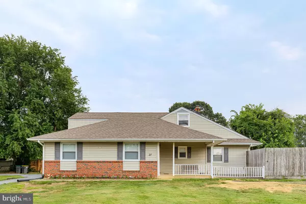 27 PRANGS LN, New Castle, DE 19720