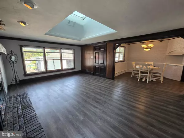 Hamilton, NJ 08610,376 WHITE HORSE AVE