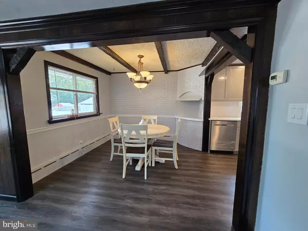 Hamilton, NJ 08610,376 WHITE HORSE AVE