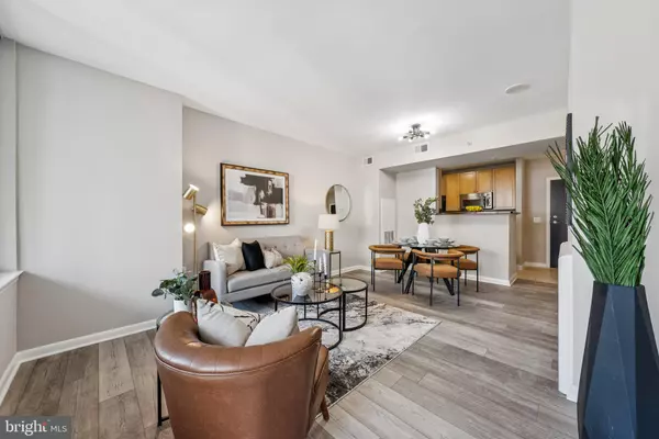 Arlington, VA 22203,851 N GLEBE RD #415
