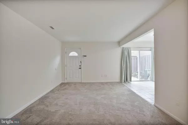 Alexandria, VA 22309,3813 NEEDLES PL #13D