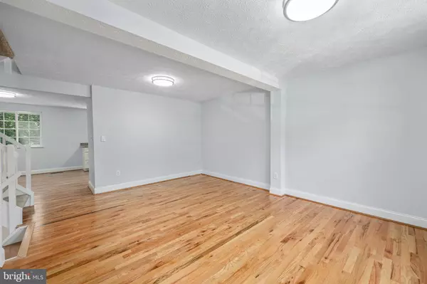 Reston, VA 20194,1632 BARNSTEAD DR